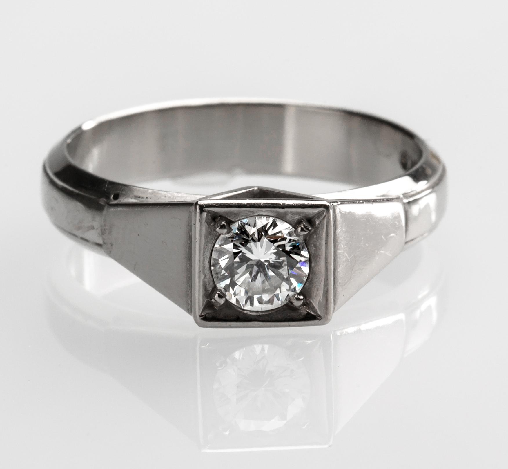 RING, 18 k vitguld med briljantslipad diamant, ca 0,40 ct. Vikt ca 4,9 g.
