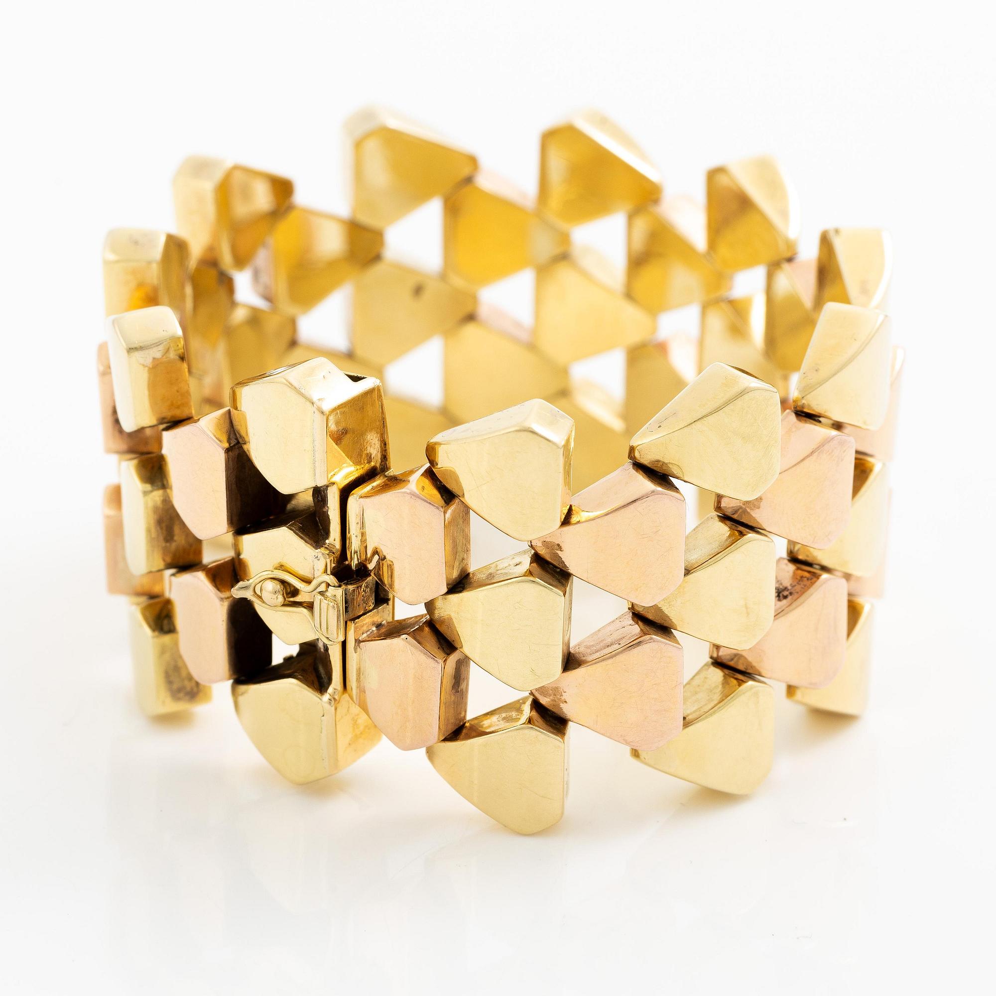 A bracelet 14K gold in two colours.