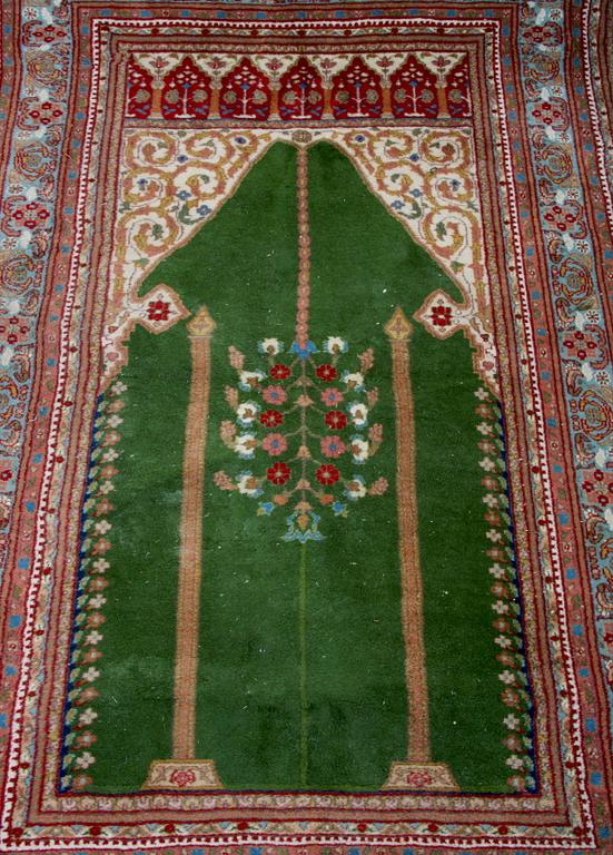 BÖNEMATTA, orientalisk. 186 x 122.