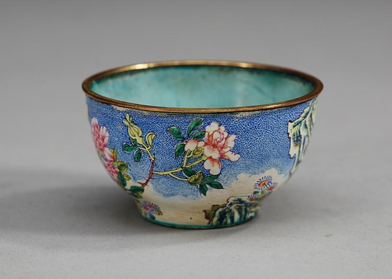 A finely enammeled cup, Qing dynasty with Qianlong four character mark.