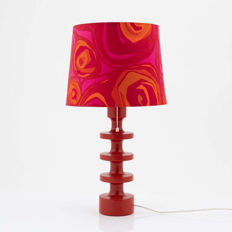 Uno & Östen Kristiansson, a red 'Flens' table light, Luxus, Vittsjö.