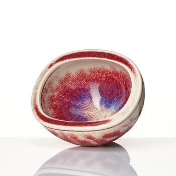 Wilhelm Kåge, a stoneware bowl, Gustavsberg Studio 1957, a vase and a dish, Kåge verkstad, with experimental glazes, mid 20th C.