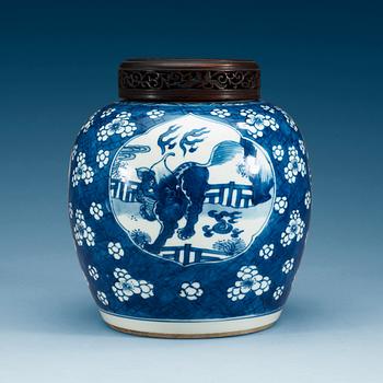 1714. A blue and white jar, Qing dynasty, 18th Century.
