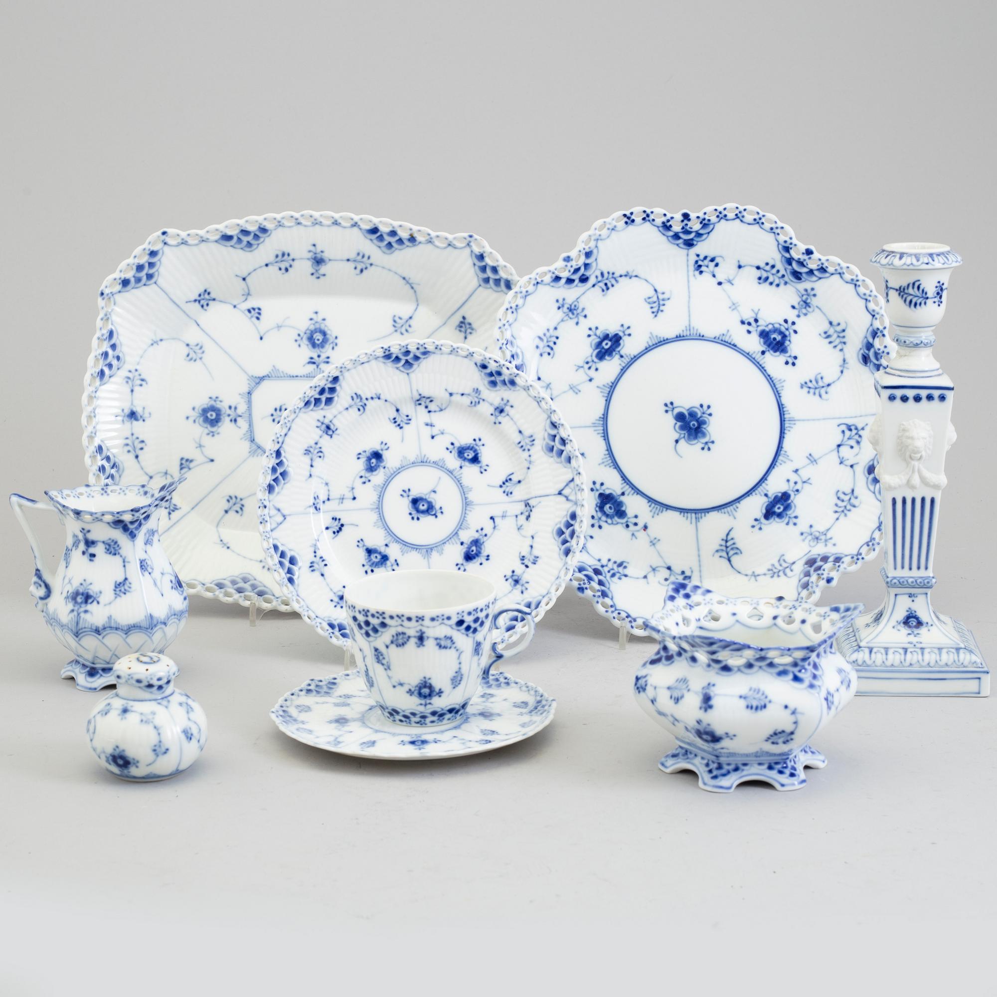 A 32 pieces porcelain coffee service 'Musselmalet' from Royal Copenhagen, Denmark.