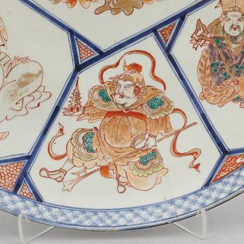 A large enameled dish, Japanese, meiji (1868-1912).