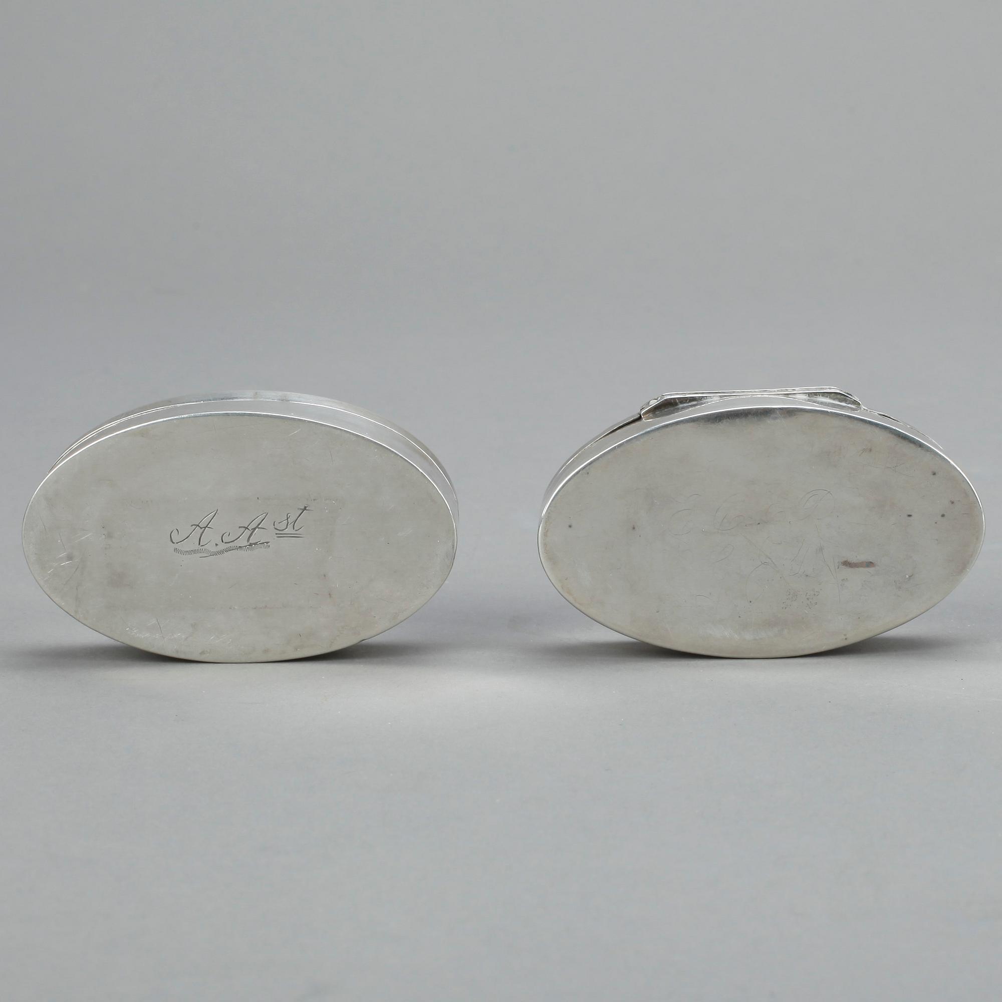 DOSOR, ett par snarlika, silver, Anders Gottlieb Herkepeus, Norrtälje 1829 och Johan Mauritz Corth, Nyköping 1844.