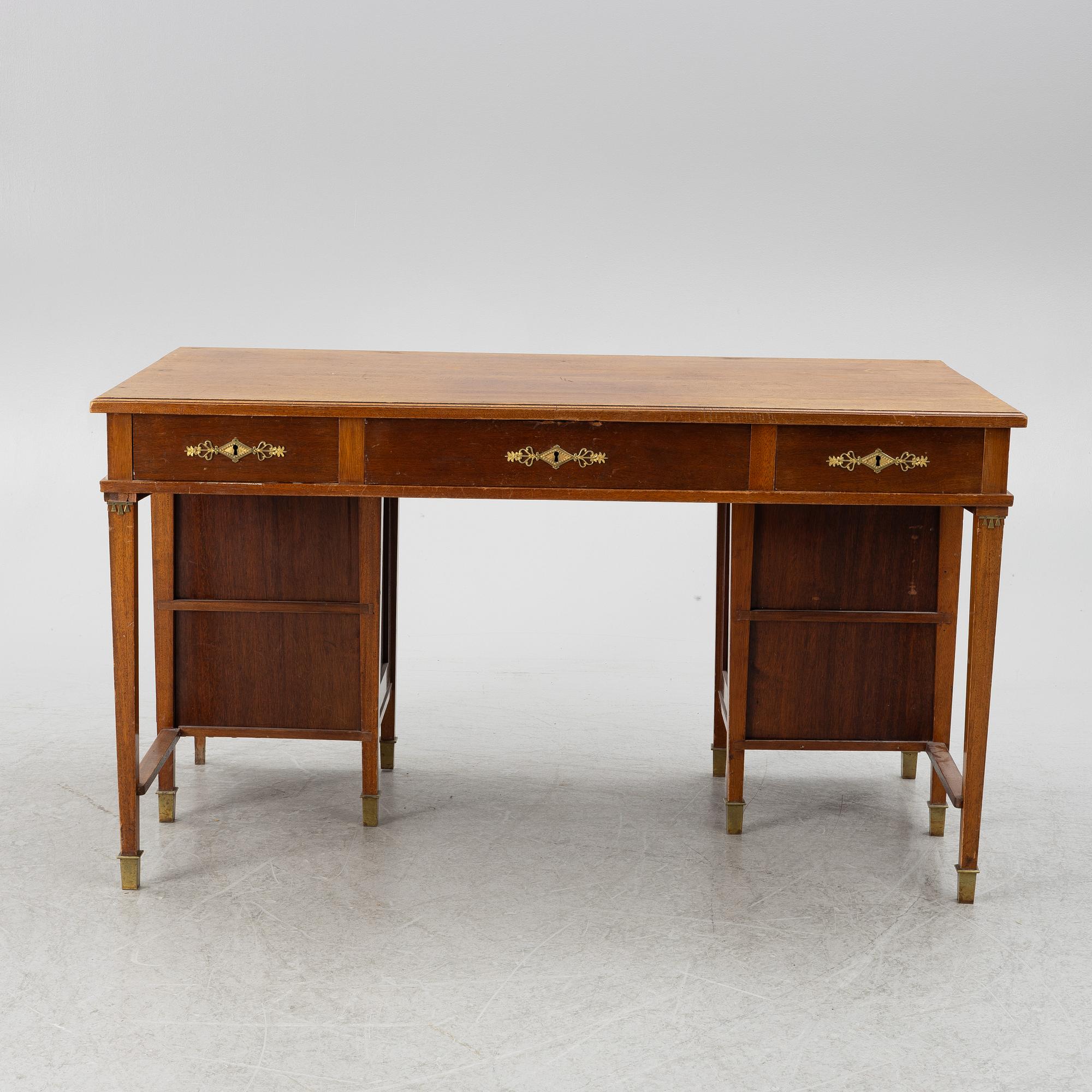 Skrivbord, empirestil, tidigt 1900-tal.
