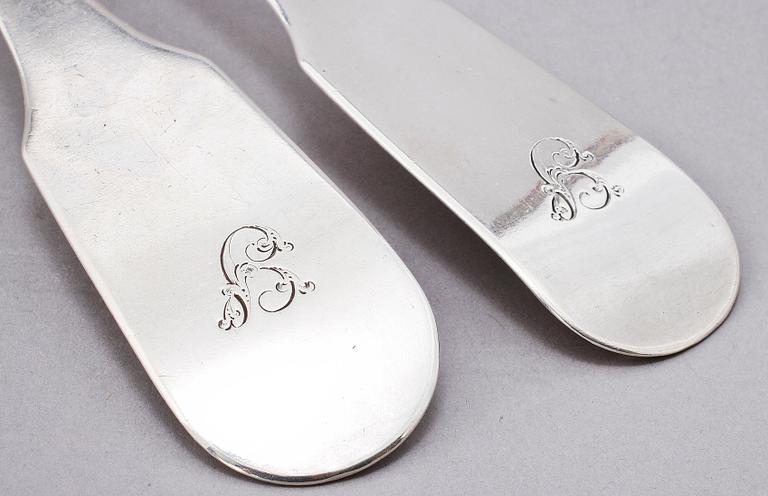 RAGUSKEDAR, ett par, silver, Carl Tengstedt, Göteborg, 1831. Vikt 225 g.