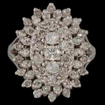 RING, 14k vitguld med briljant och åttkantslipade diamanter, totalt ca 1.75 ct. Vikt 10g.