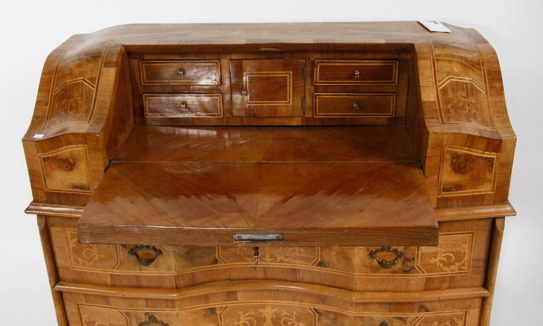 SNEDKLAFFSBYRÅ. Louis XV-stil.