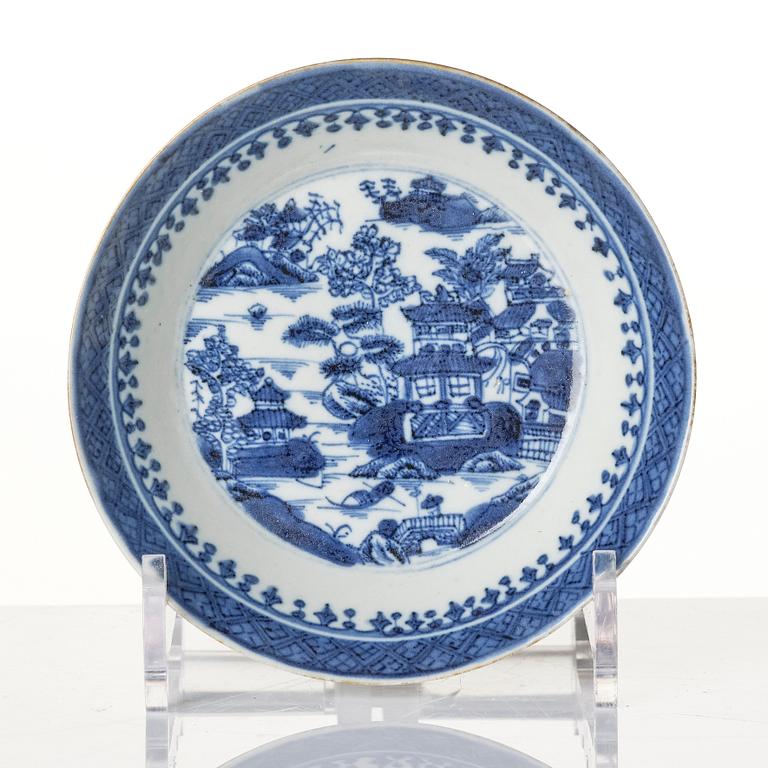A group lot of Chinese Export porcelain, Qing dynasty, Qianlong (1736-95).