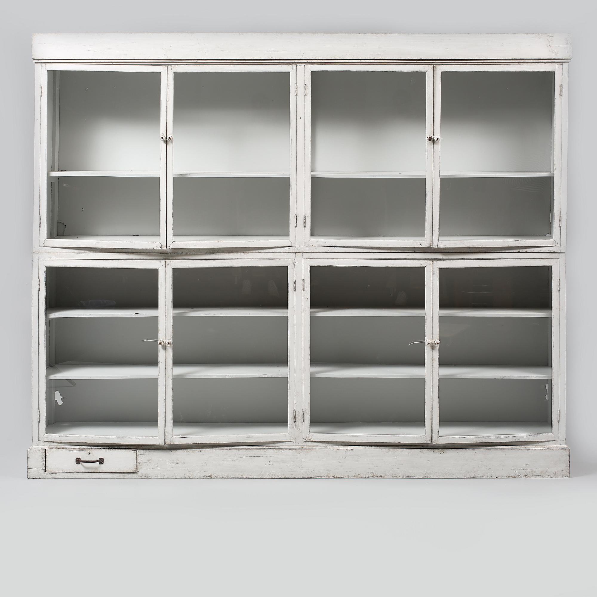 VITRINSKÅP, modern tillverkning.