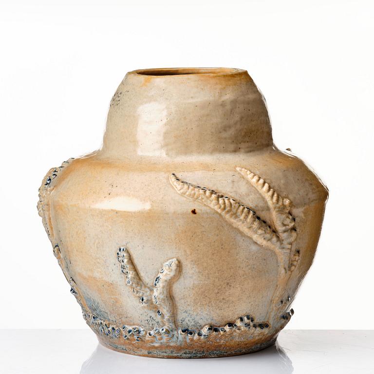 Anders & Bess Wissler, a stoneware jar, ateljé Solklinten, Mariefred, Sweden 1915.