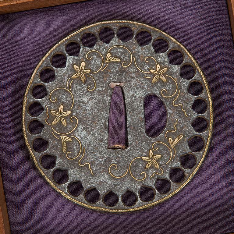 Tsuba, 3 st, Japan, Edo.