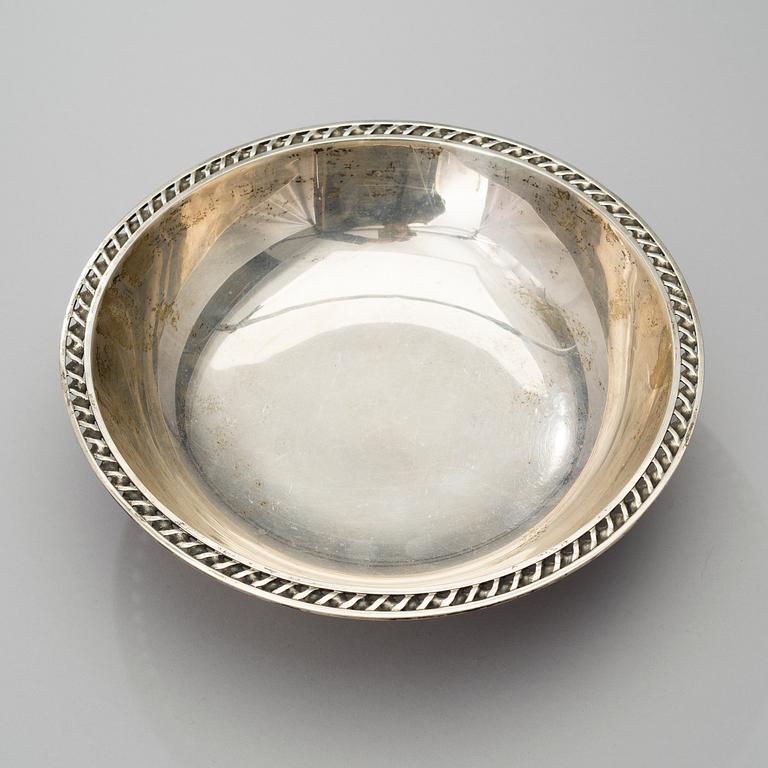 BOWL, sterling silver, Helsinki 1965, Väinö Hamara, weight 378 g.