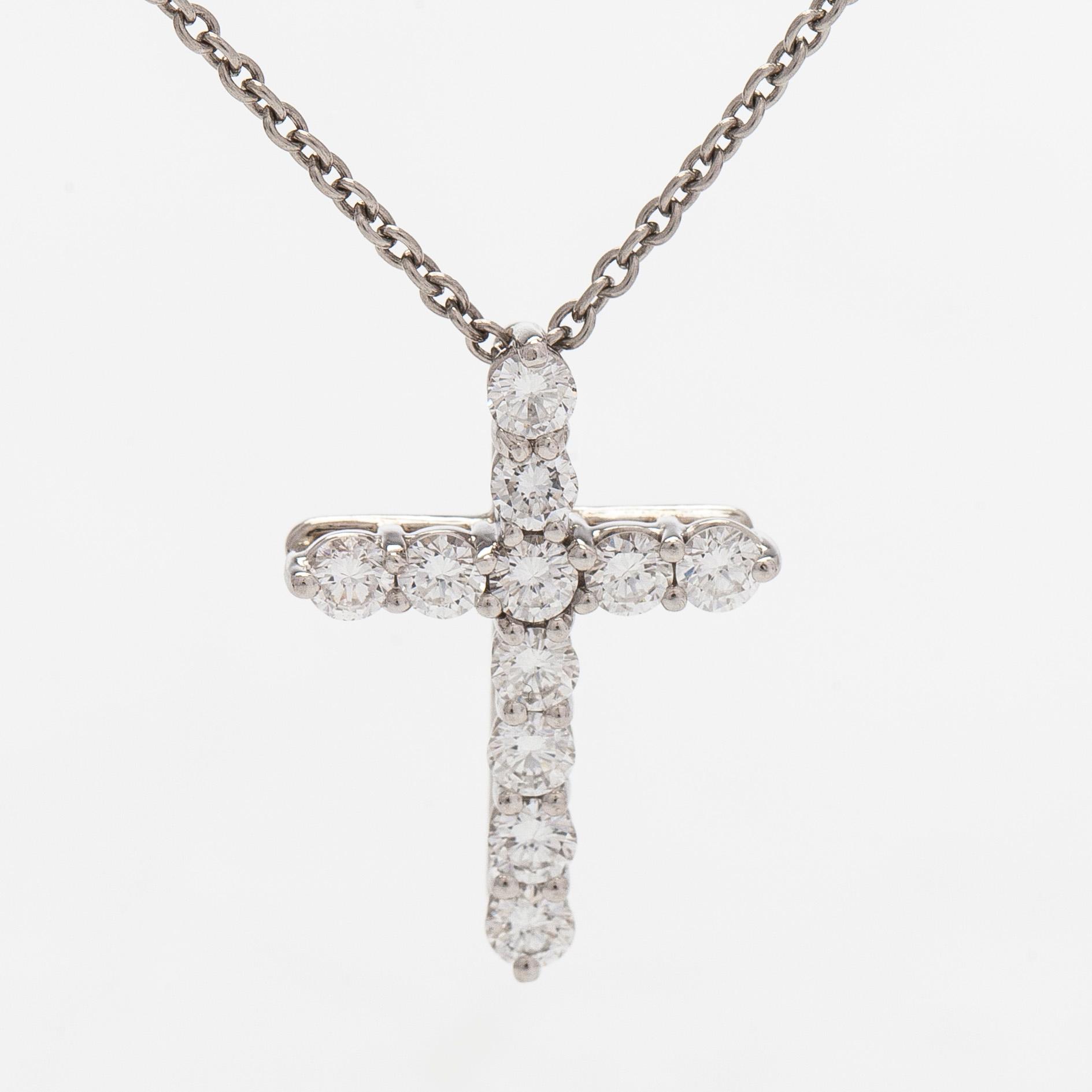 Tiffany & Co, halsband, kors, platina och briljantslipade diamanter.