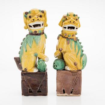 A set of two Chinese buddhist lions, 20th century.