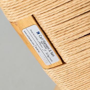 HANS J WEGNER, karmstolar, 4 st, "Y-stolen", Carl Hansen & Søn, Danmark, 2000-tal.