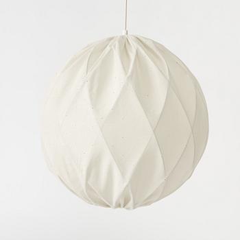 Tore Ahlsén, taklampa, "Pia-lampan", Gärsnäs.