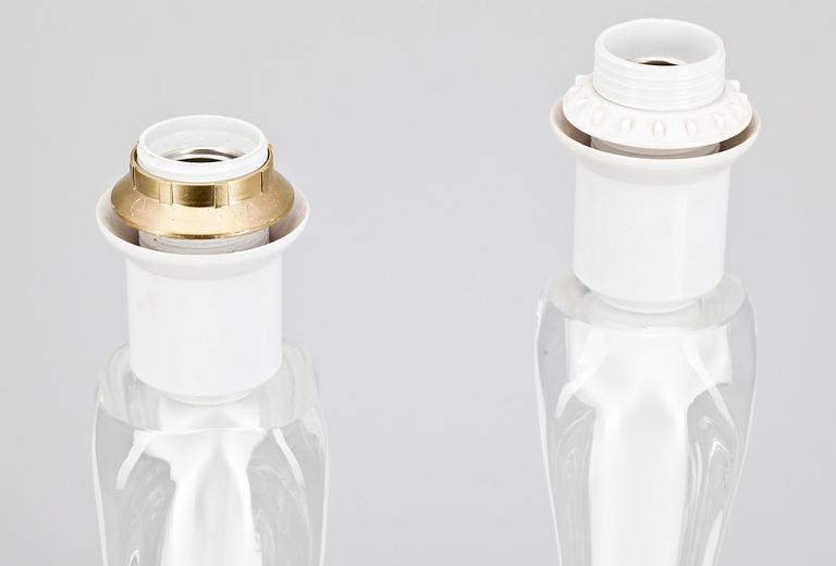 BORDSLAMPOR, ett par, snarlika, glas, sign. Flygfors, 1900-talets mitt.