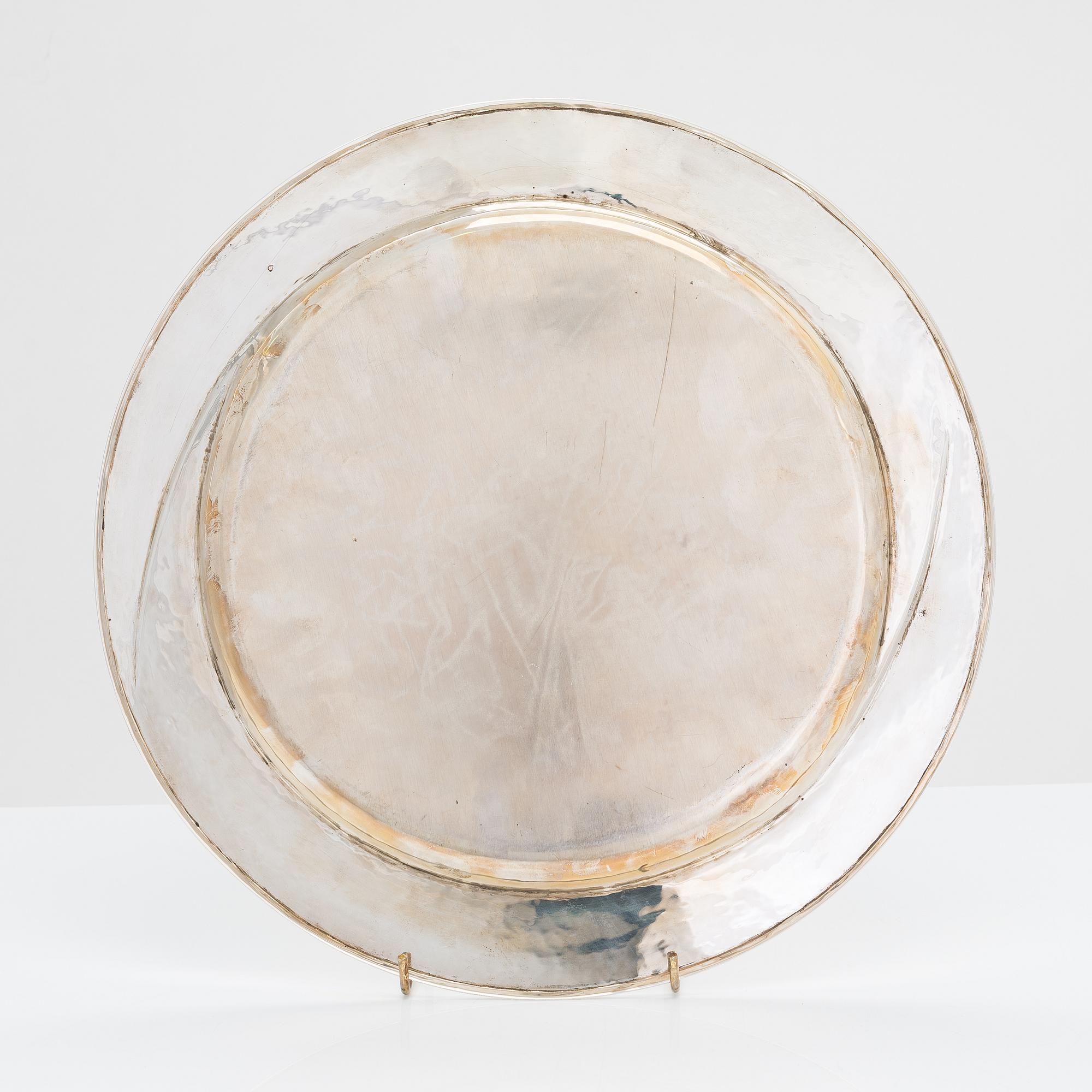 Pekka Piekäinen, bricka, sterlingsilver, för J.A. Tarkiainen, London 1996.