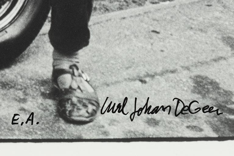 Carl Johan De Geer, Krister Broberg (Frasse), and Jan Lööf (Janos) in civilian clothes during a break in the filming of Tårtan.