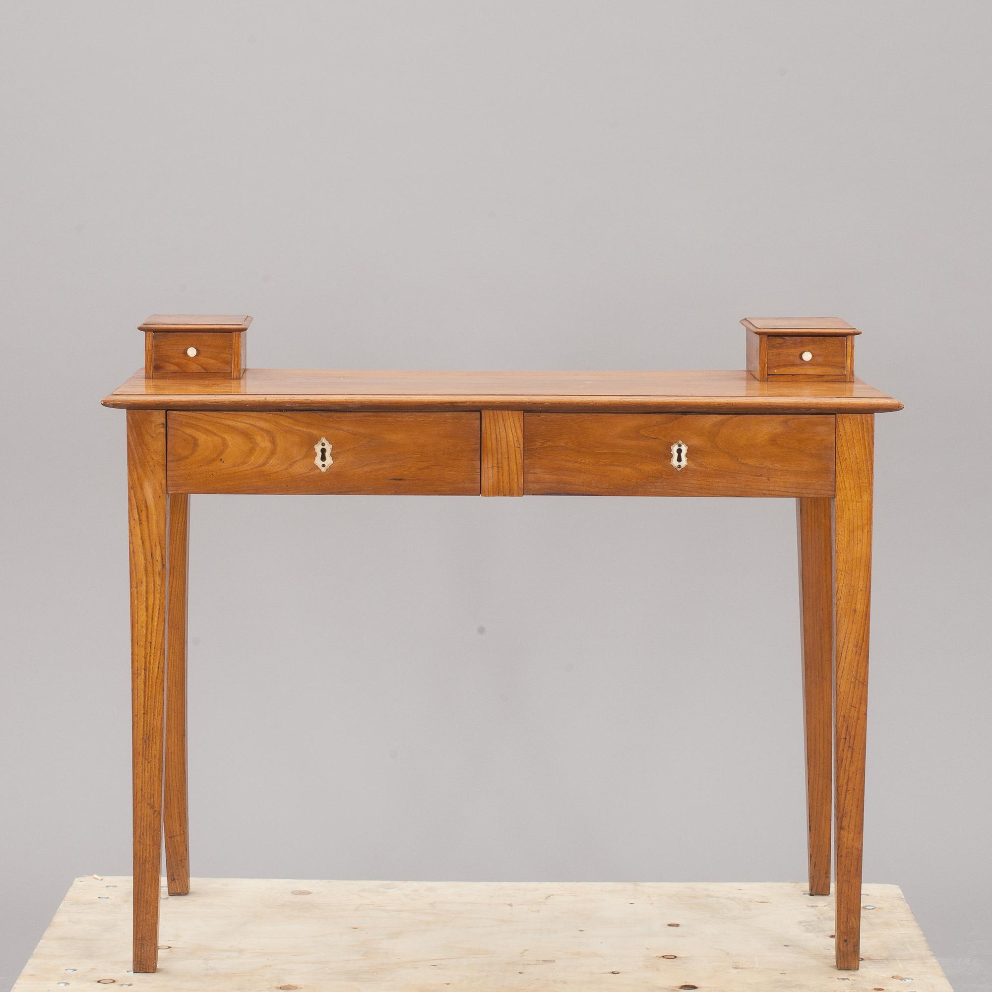 SKRIVBORD, alm. Omkring 1900.