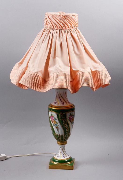 BORDSLAMPA, porslin, Limoges, 1900-tal.