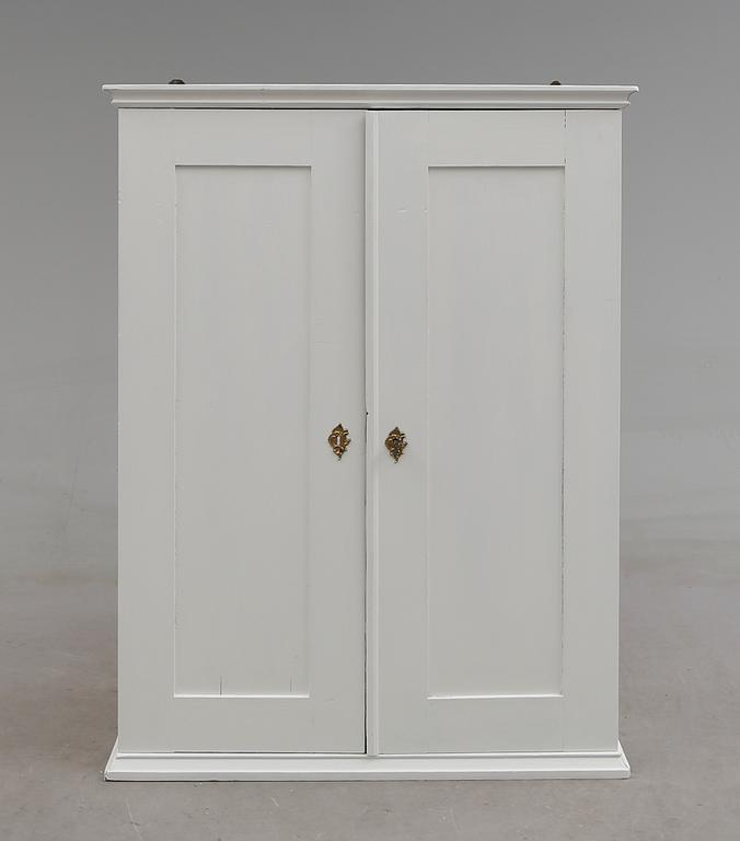 HÄNGSKÅP, 1800-talets andra hälft.