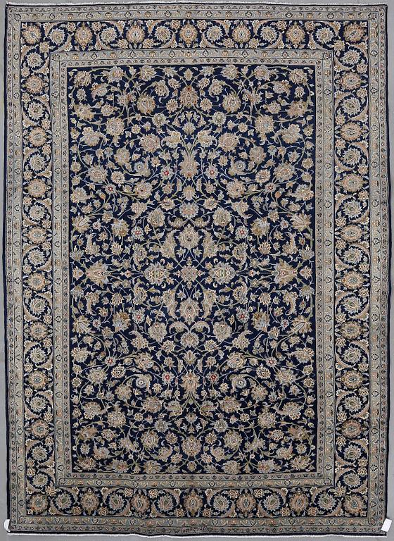 A CARPET, a Kashan, ca 350-354 x 249,5-255,5 cm, signerad Kashan Nr: 148  Rjaei.