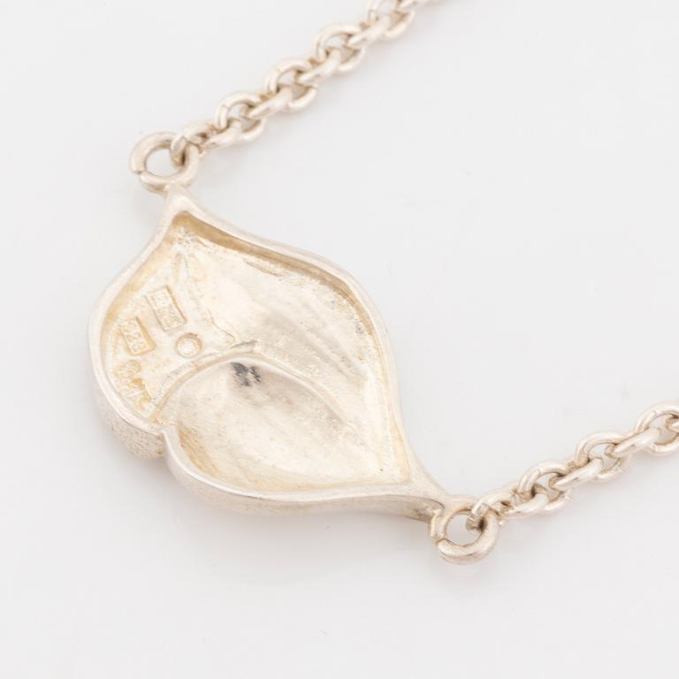 Rolf Karlsson, Hängsmycke silver, med kedja,