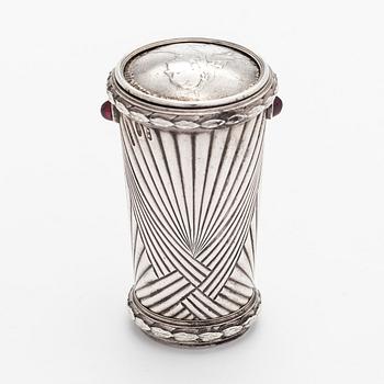 Päivänvarjonkahva, hopeaa, granaatit ja upotettu ruplan raha, Antti Nevalainen, Fabergé, Pietari 1899-1907.
