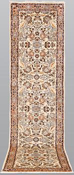 A Hamadan runner, ca 300 x 77 cm.