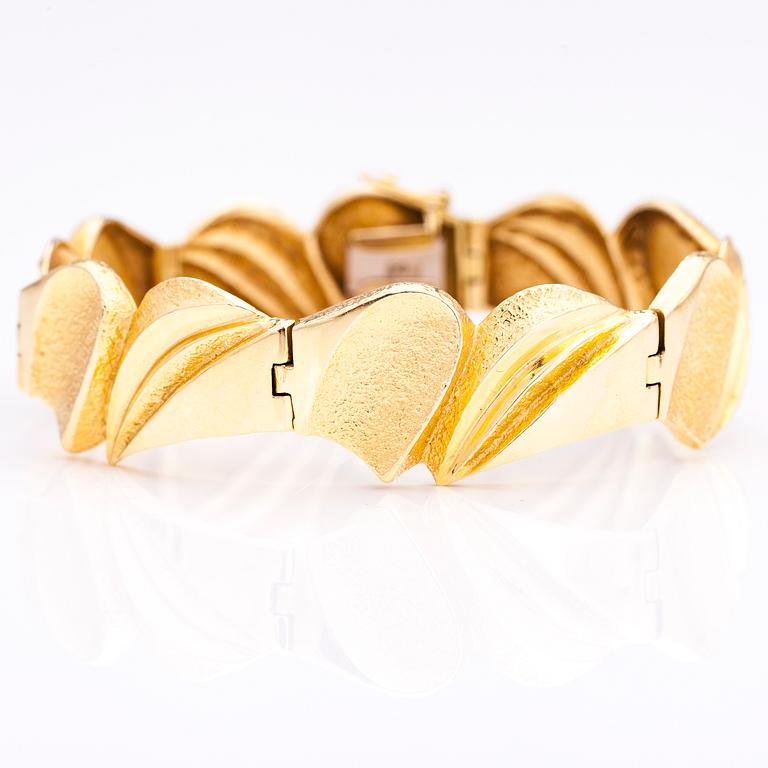 A 14K gold bracelet by Tammen koru, Turku.