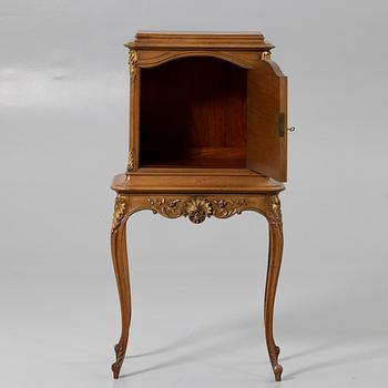 Skåp, rokokostil, 1900-tal.