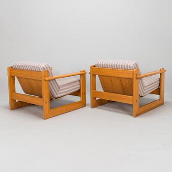 A pair of "Seita" armchairs and table, manufacturer Vilka, Finland, 1970s.