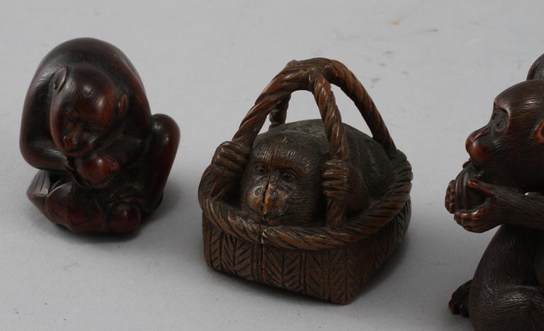 NETSUKES, 5 st, trä, Japan, Meiji (1868-1912).