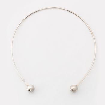 A Bengt Hallberg silver necklace.