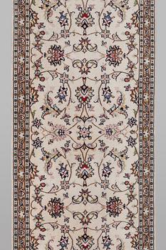 A runner carpet, Kashan, ca 380 x 86 cm.