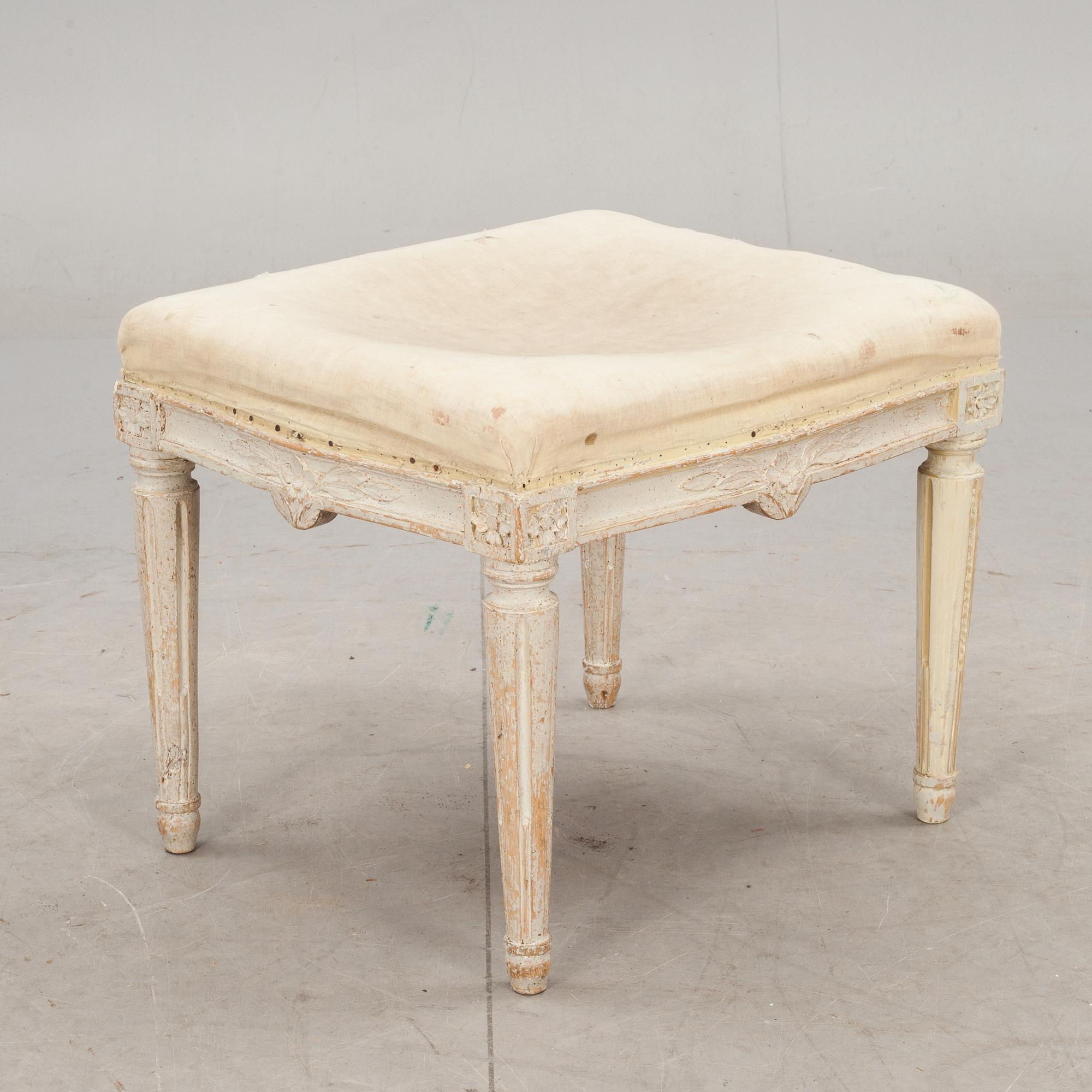TABURETT, sengustaviansk, omkring 1800.