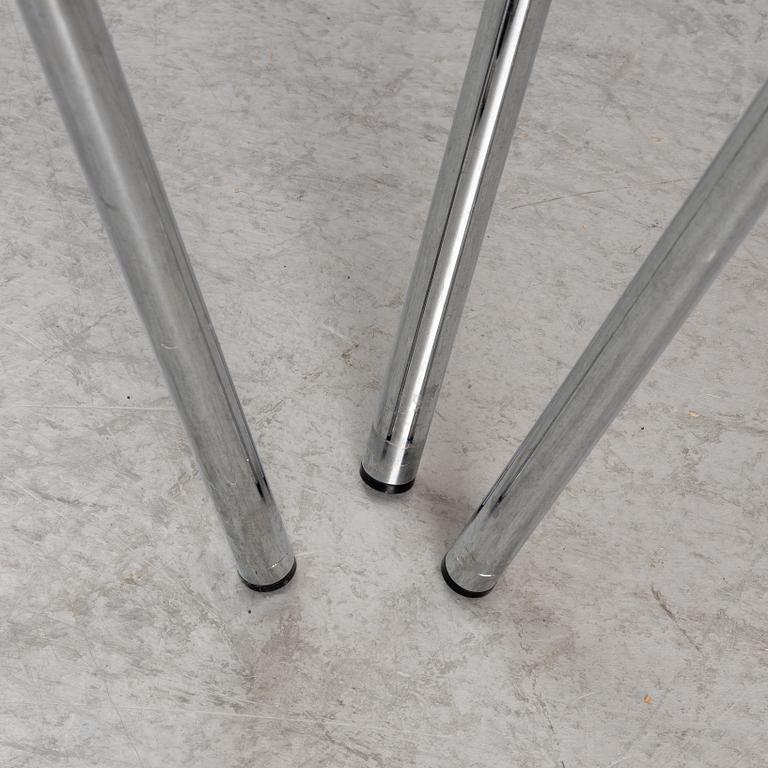 Arne Jacobsen, a set of 6 chairs, "The Ant", Fritz Hansen, Denmark, 1995.
