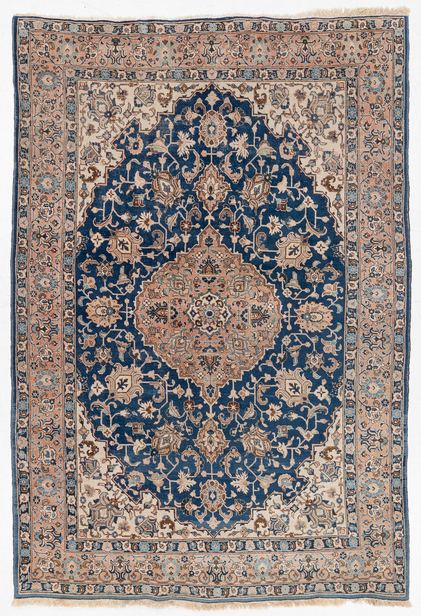 Carpet, approx. 355 x 240 cm.