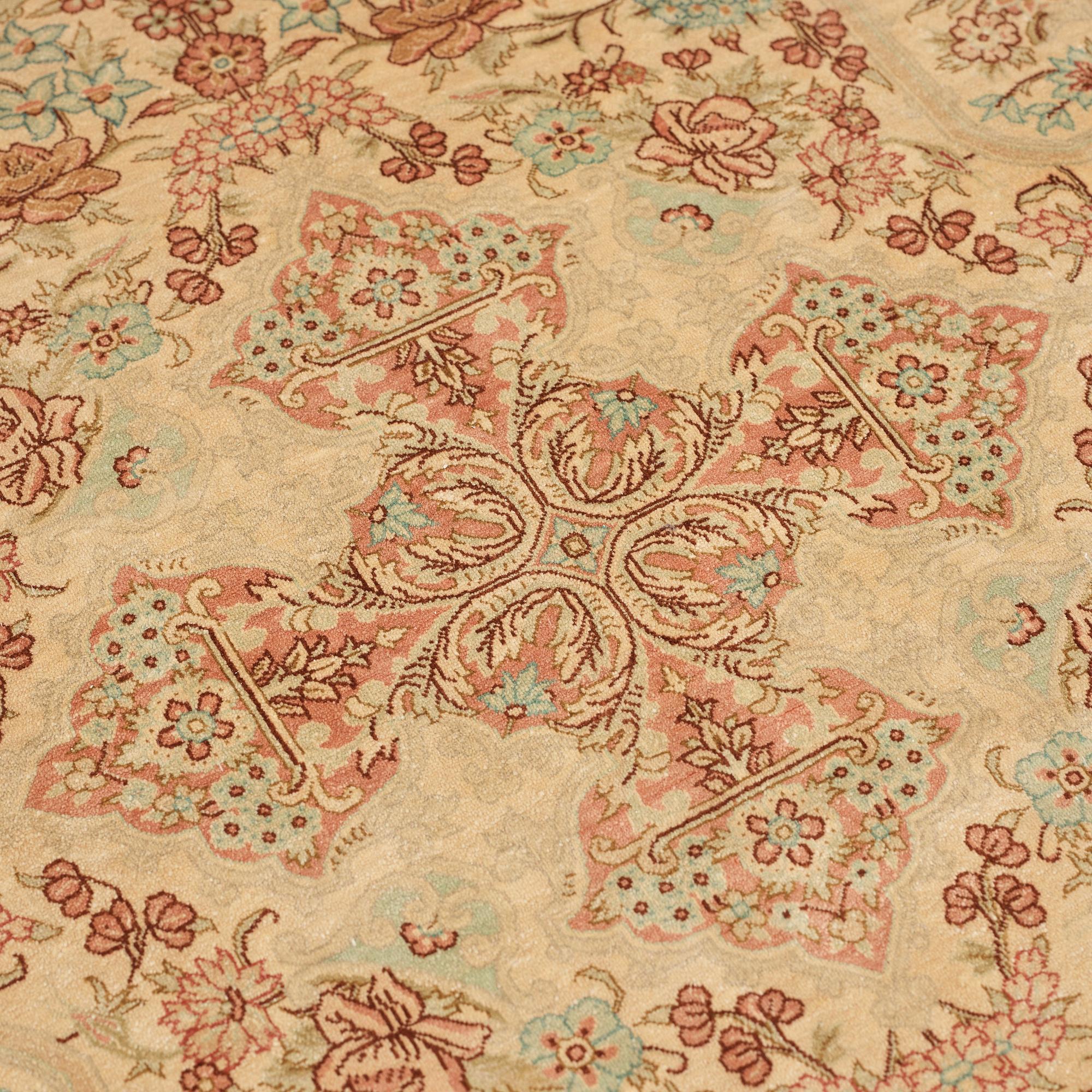 OLD SILK QUM. 289,5 x 195 cm.
