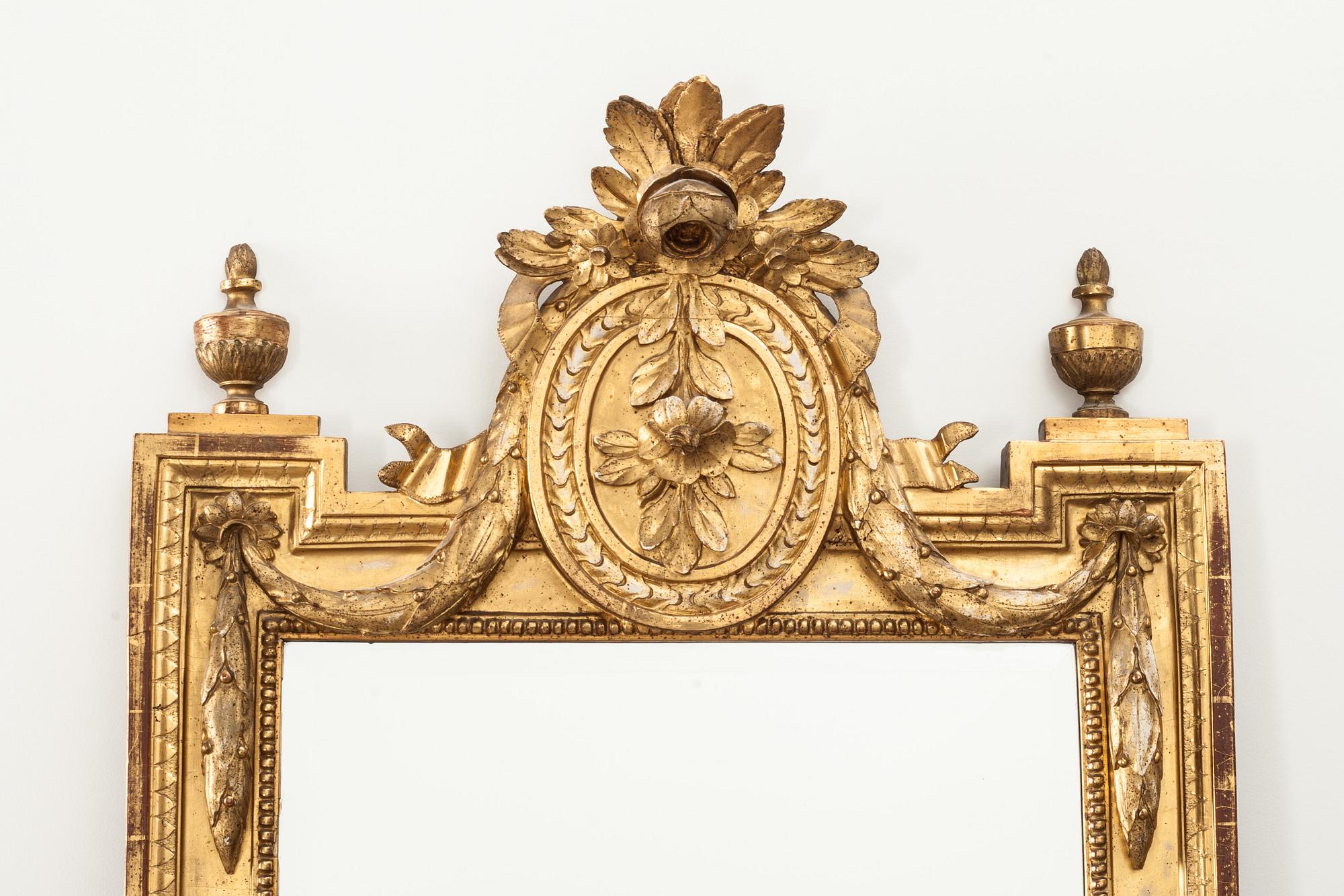 SPEGEL, gustaviansk, hallstämplad med otydligt årtal (1778?).