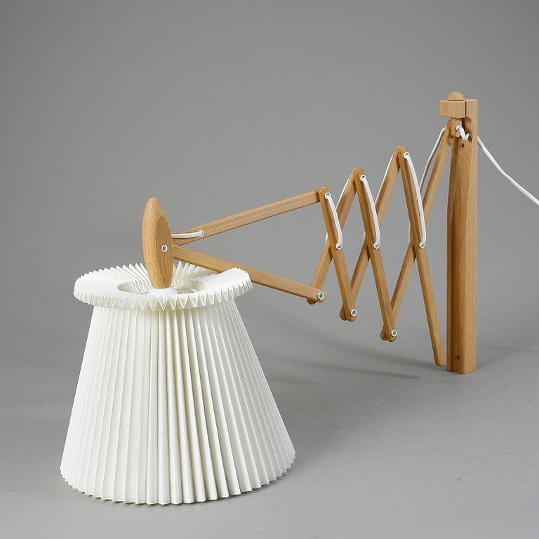 VÄGGLAMPA, Erik Hansen för Le Klint, modell 324/35. Formgiven 1952.
