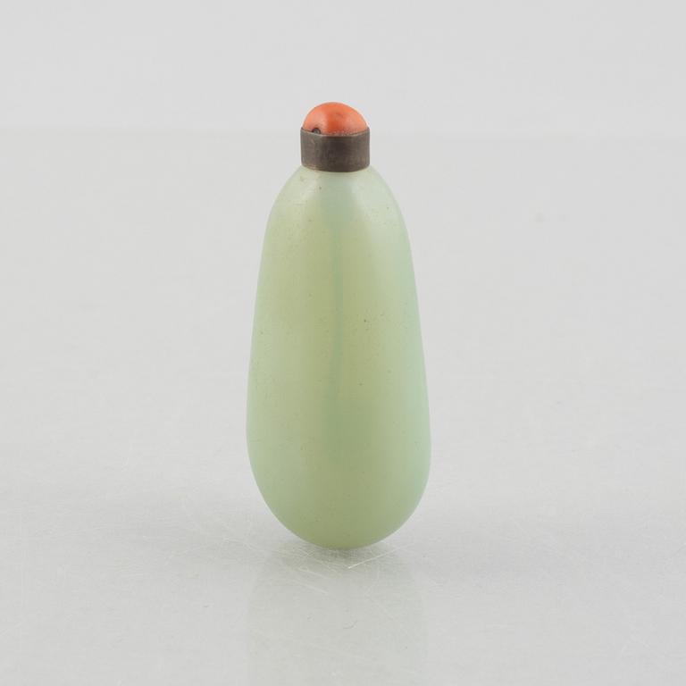 A group of three Chinese stone snuffbottles, 20th century.