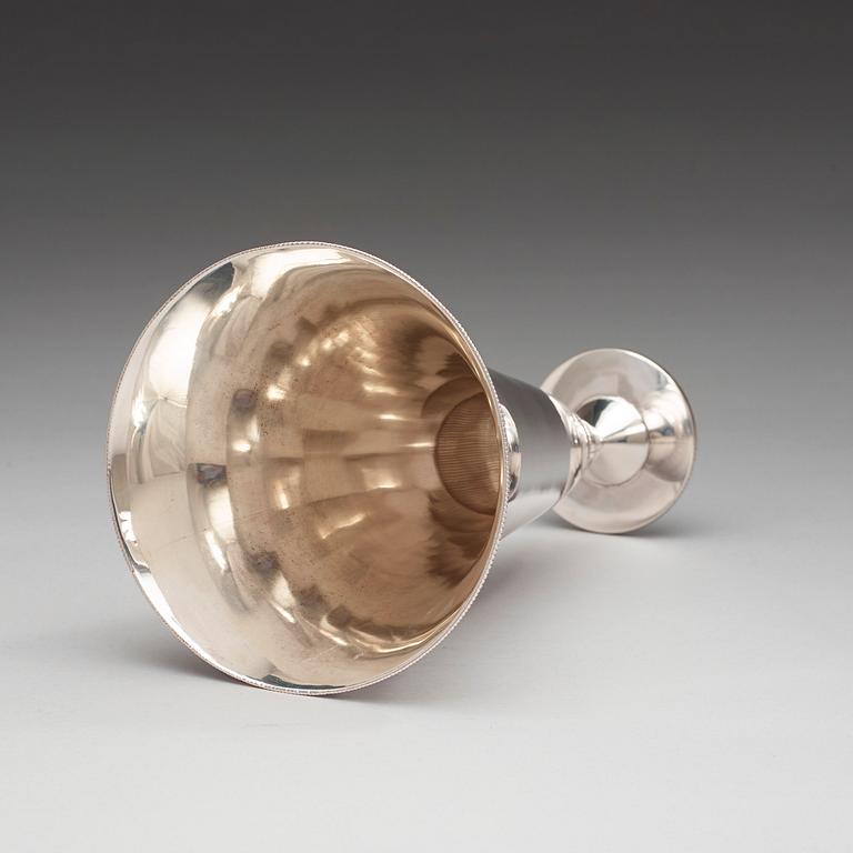 A Wiwen Nilsson silver vase, Lund 1925.