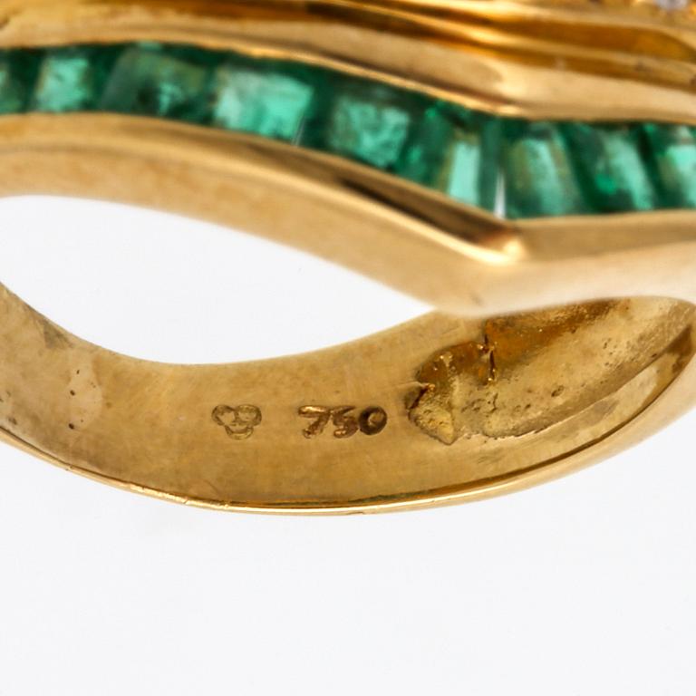 Ring 18k gold emeralds and brilliant-cut diamonds approx 0,30 ct in total.