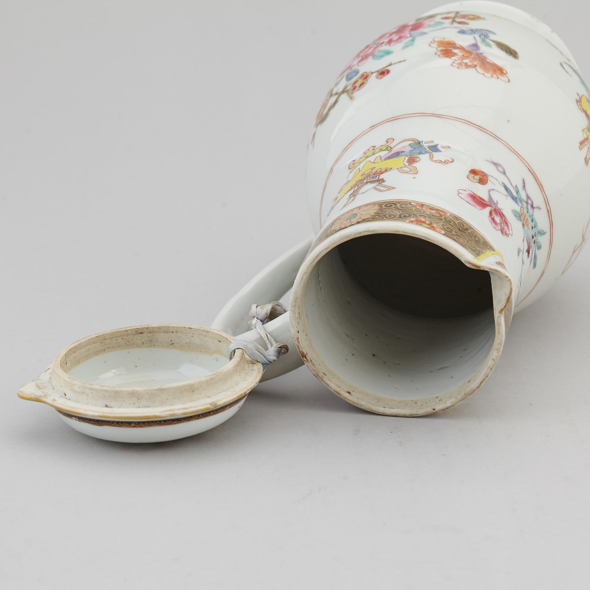 A large famille rose jug with cover, Qing dynasty, 18th century.