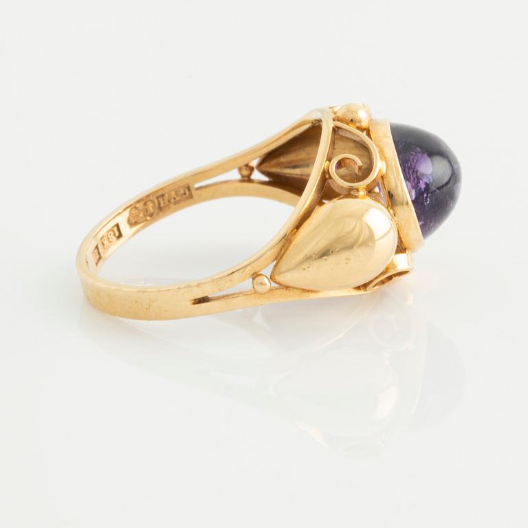 Armband och ring, 18K guld med cabochonslipade ametister.